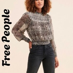Free People shirt Roma blouse snakeskin print size medium